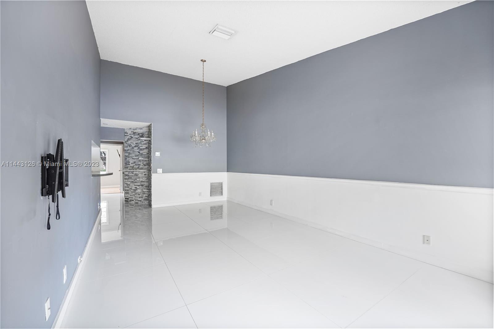 3240 SW 50th St Unit: 3240