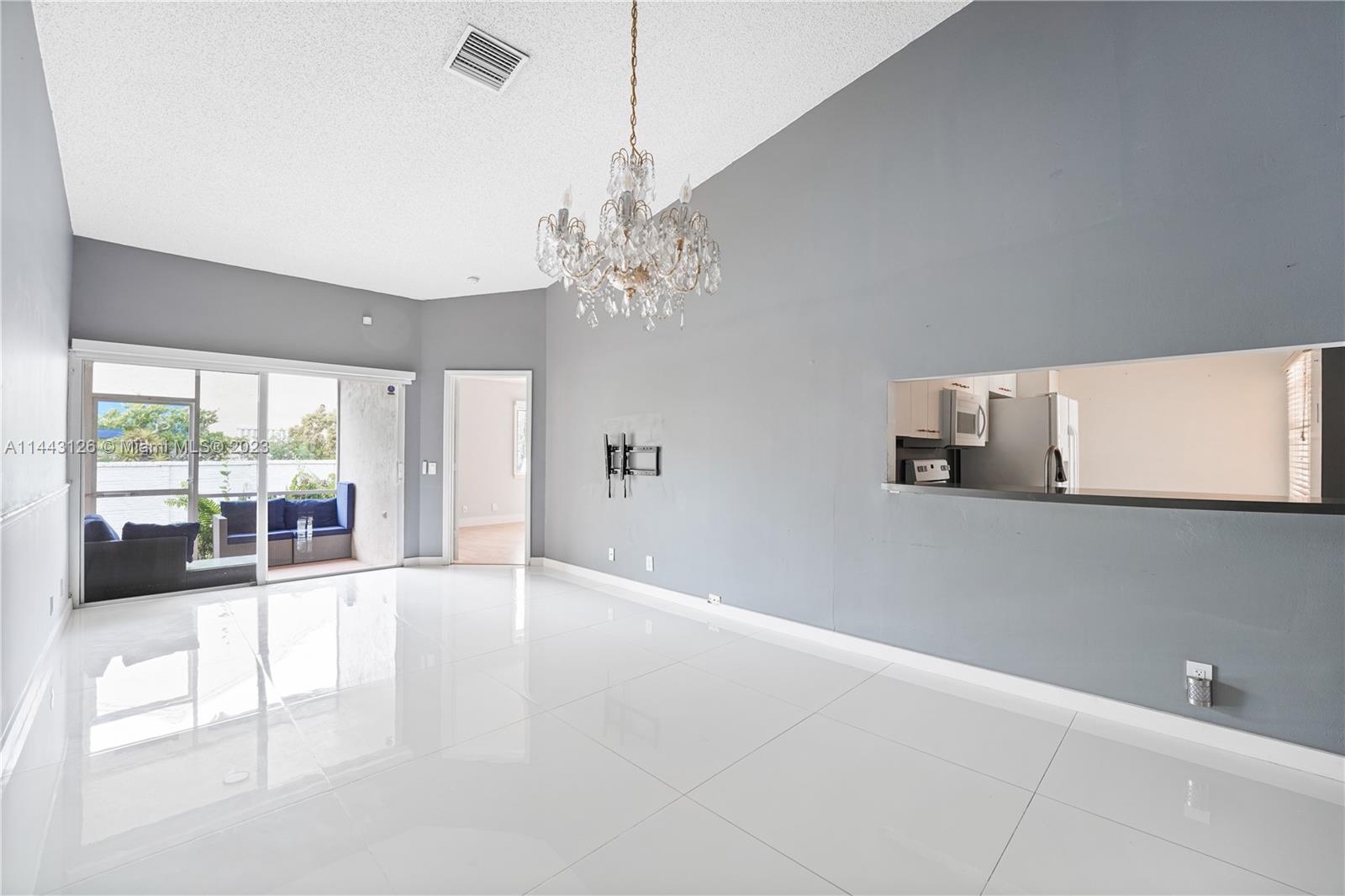 3240 SW 50th St Unit: 3240