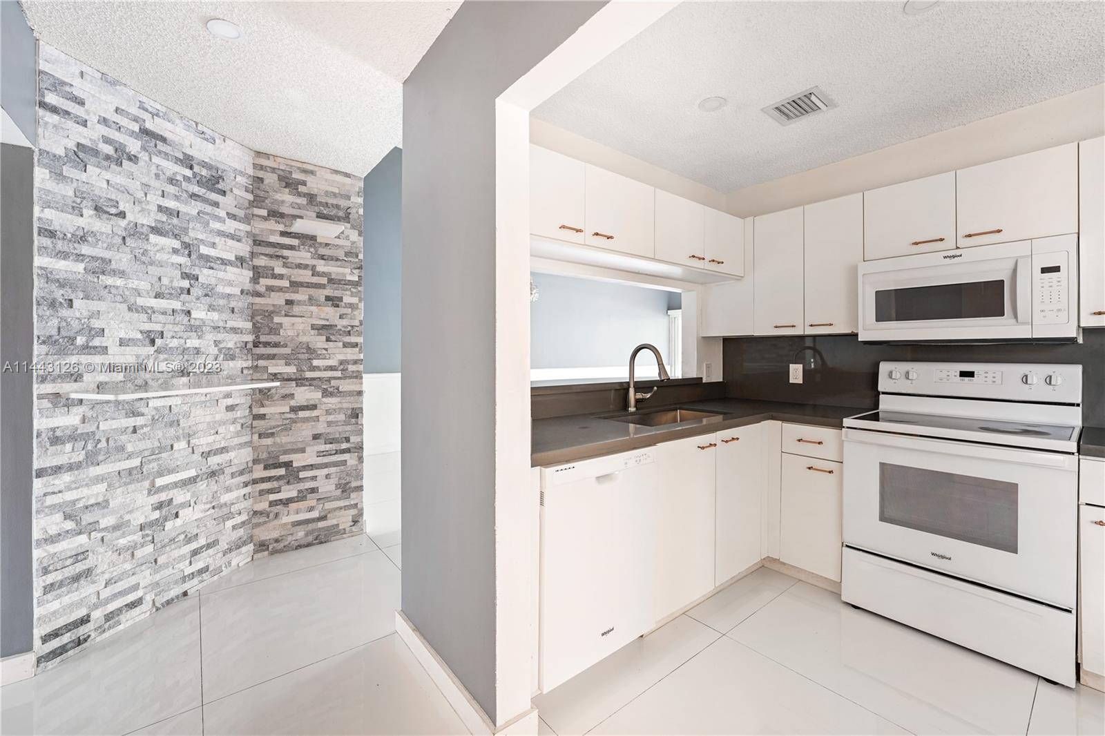 3240 SW 50th St Unit: 3240