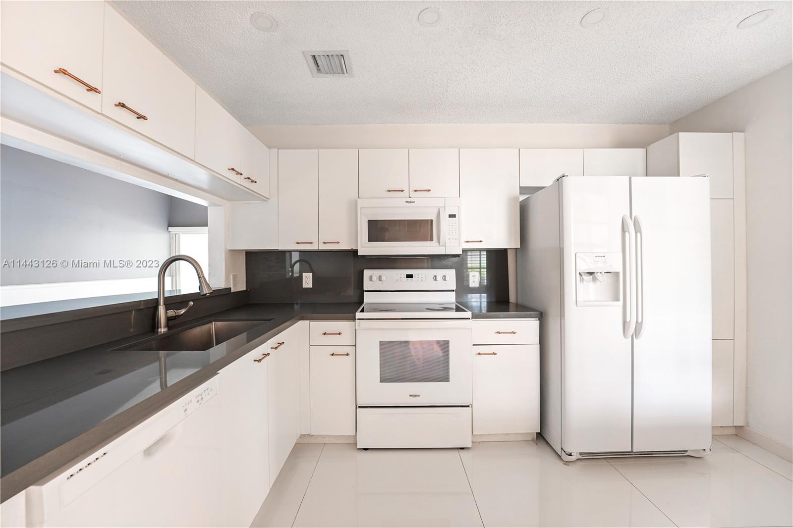 3240 SW 50th St Unit: 3240