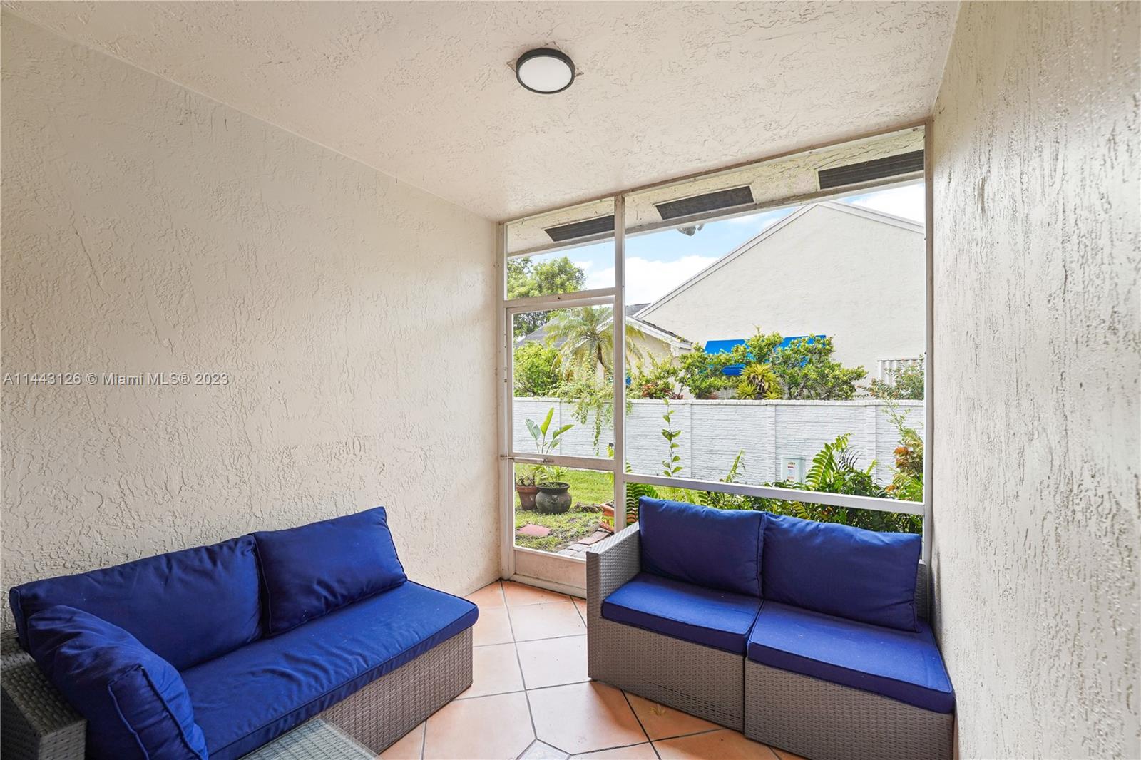 3240 SW 50th St Unit: 3240