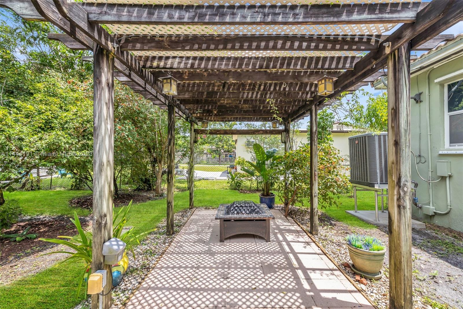 661 Swan Ave