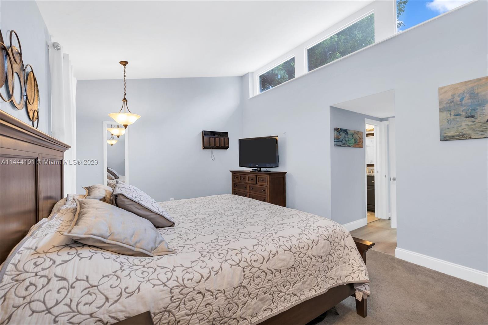 661 Swan Ave