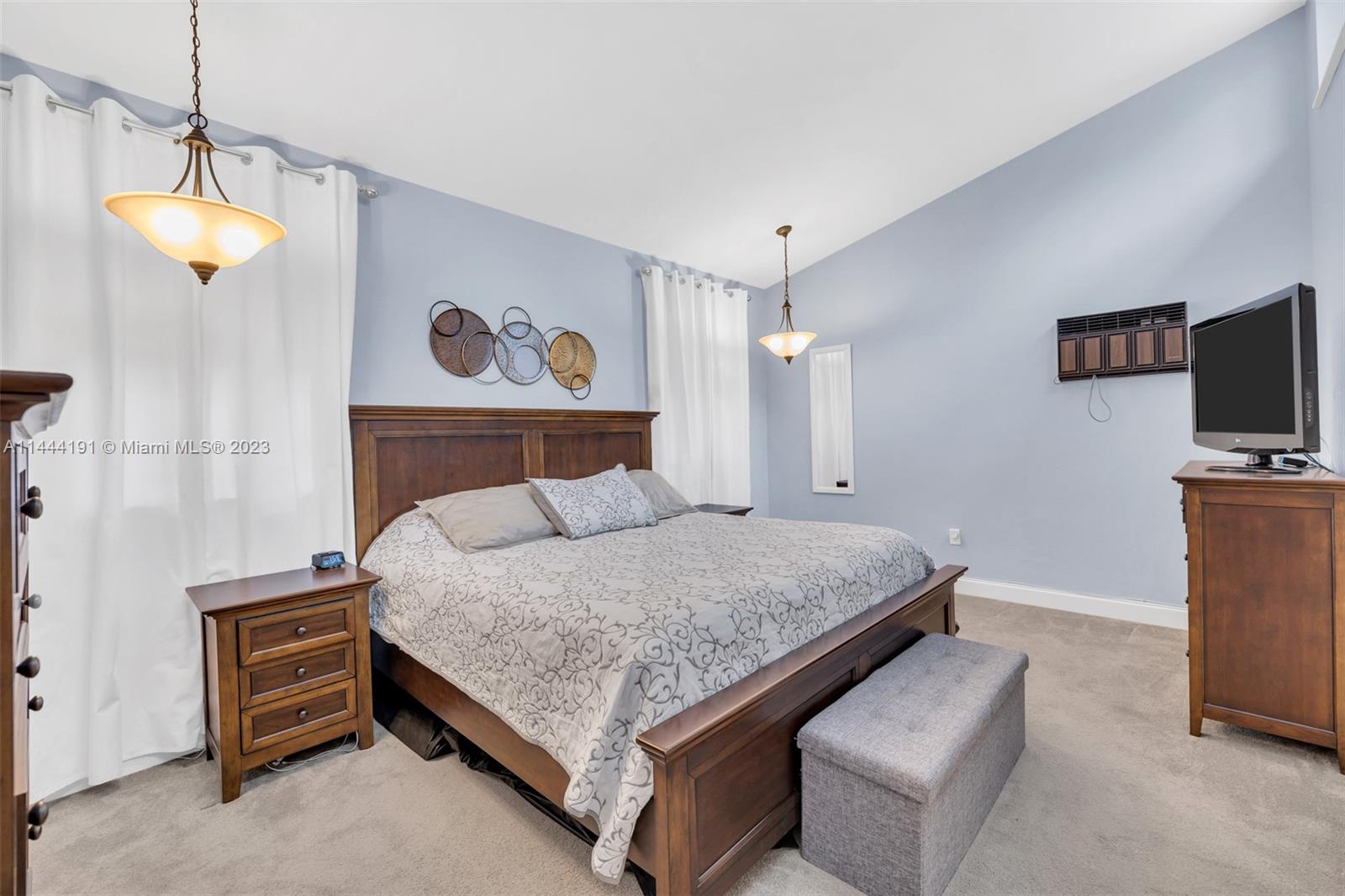 661 Swan Ave