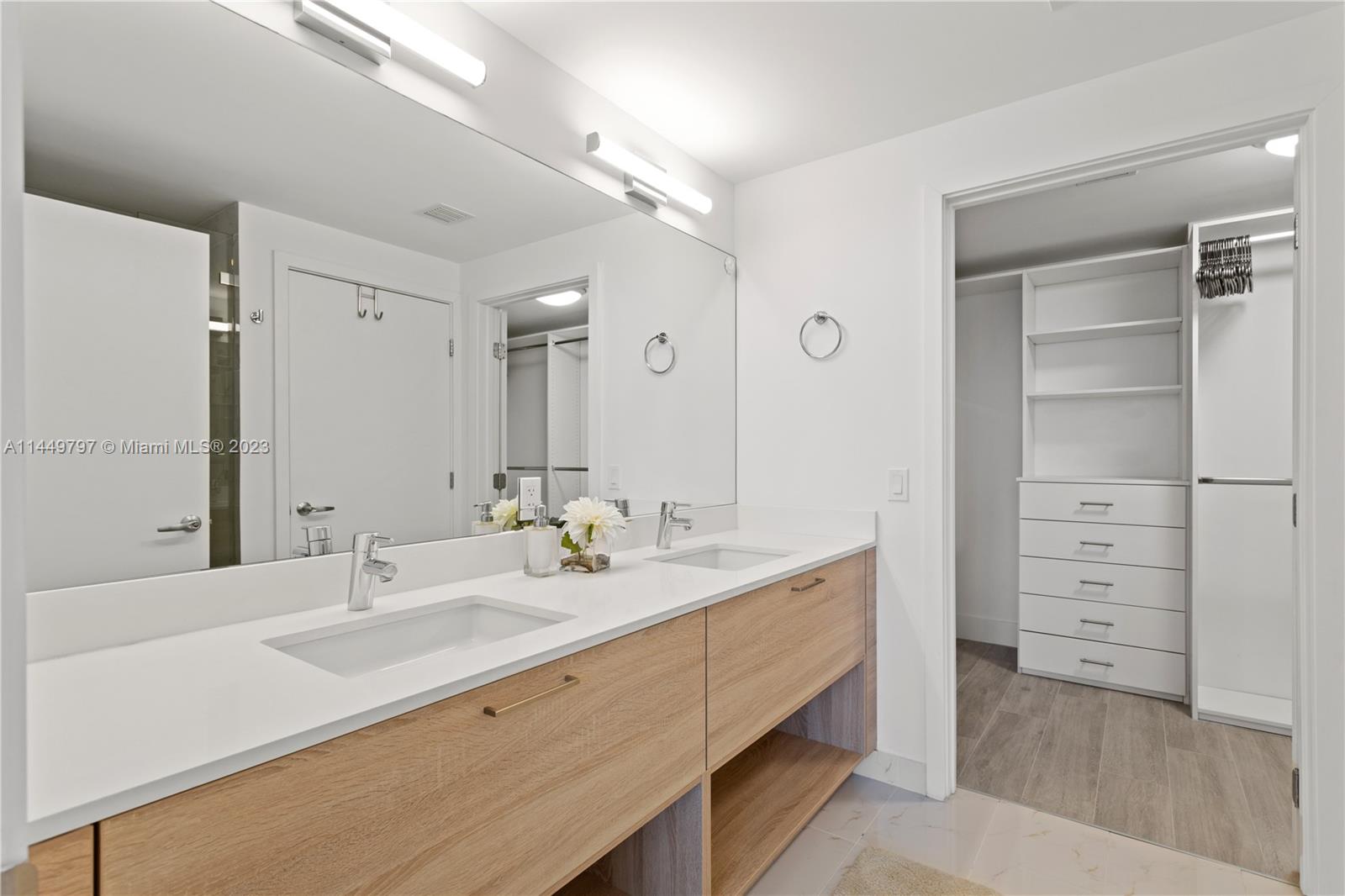 16385 Biscayne Blvd Unit: 3121