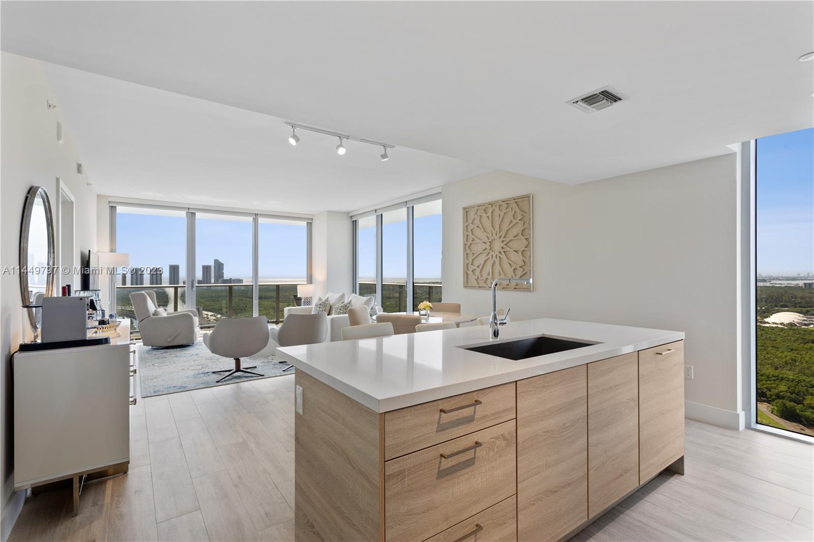 16385 Biscayne Blvd Unit: 3121