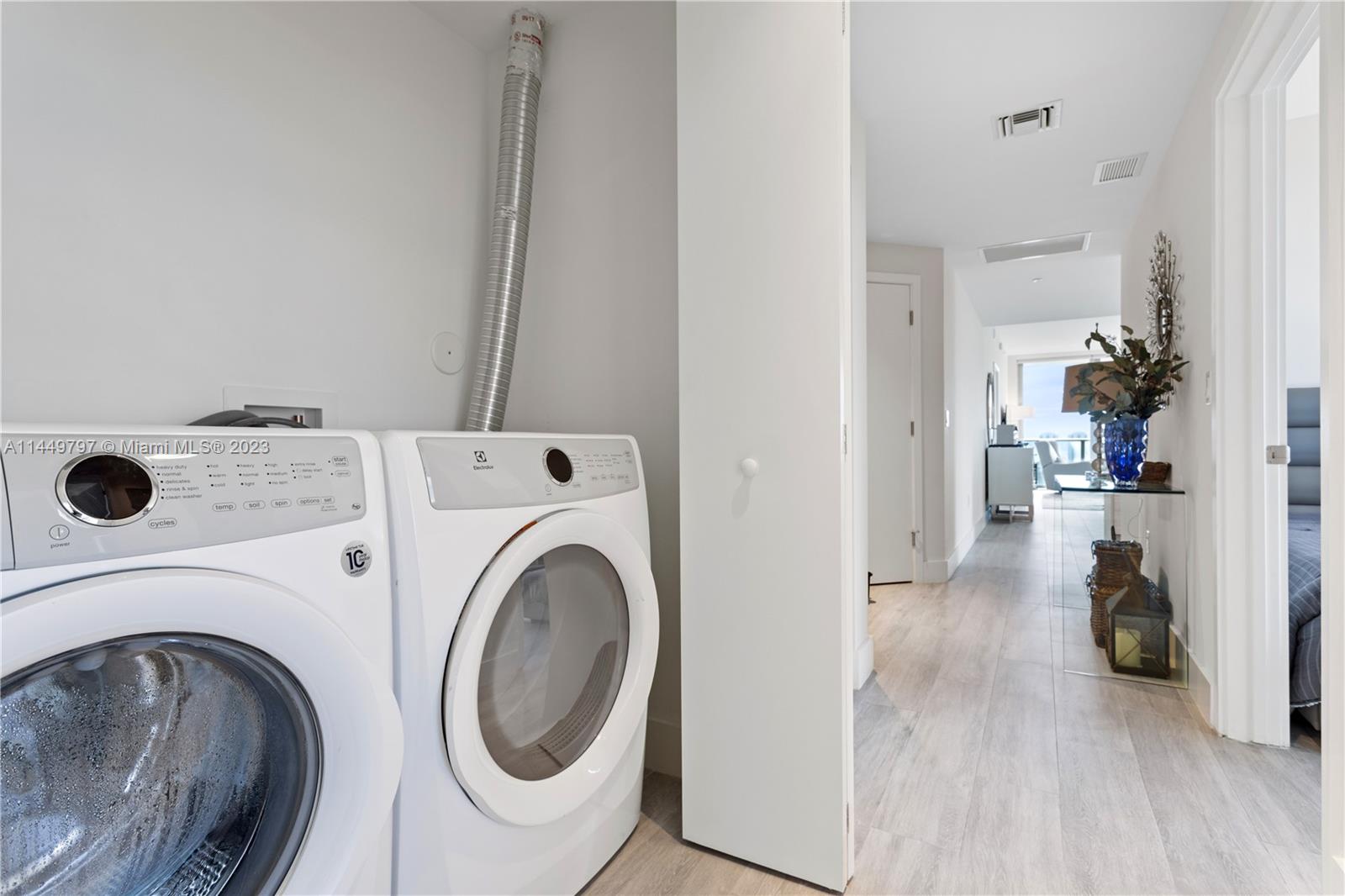 16385 Biscayne Blvd Unit: 3121