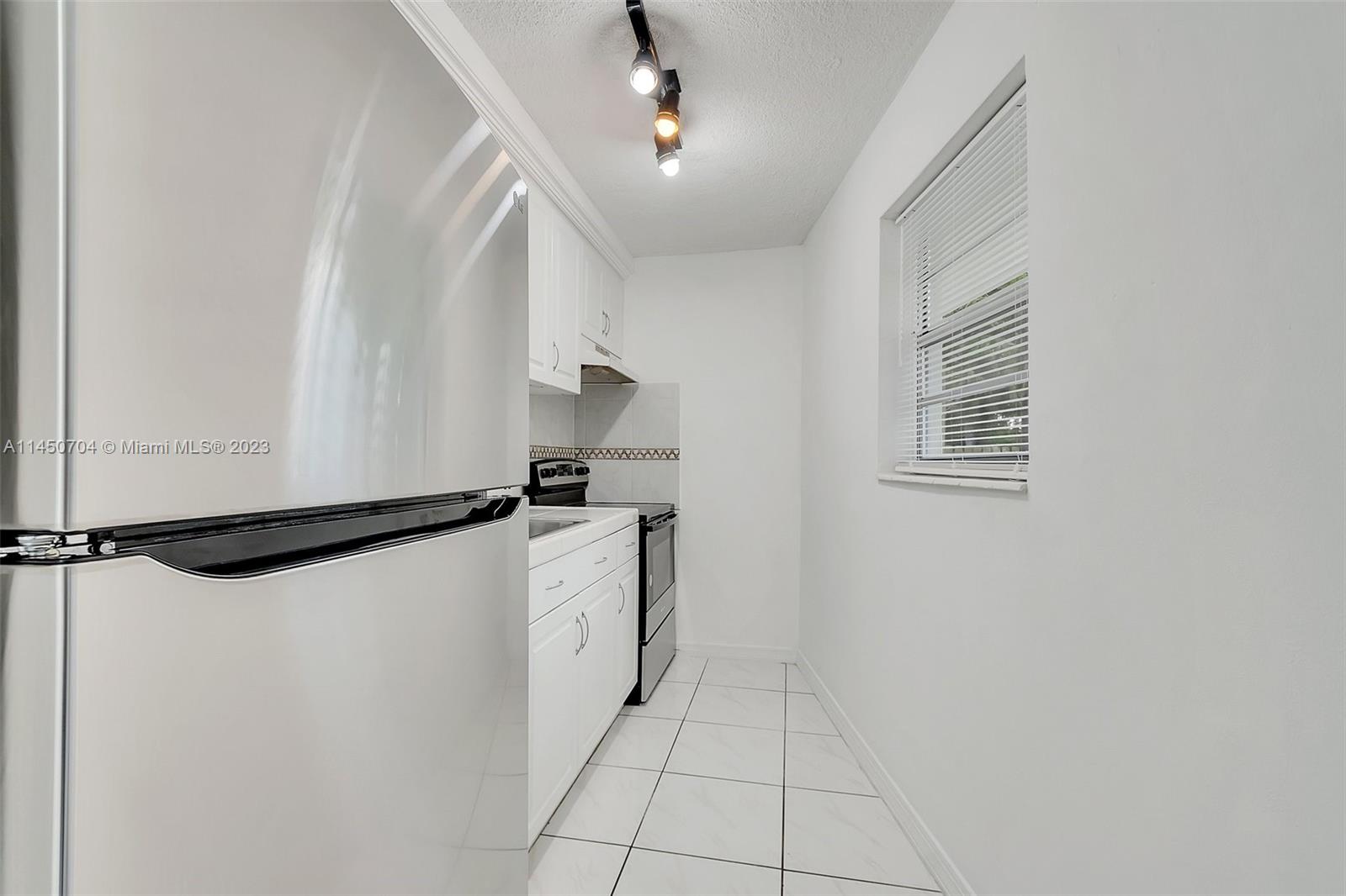 520 NE 38th St Unit: 6