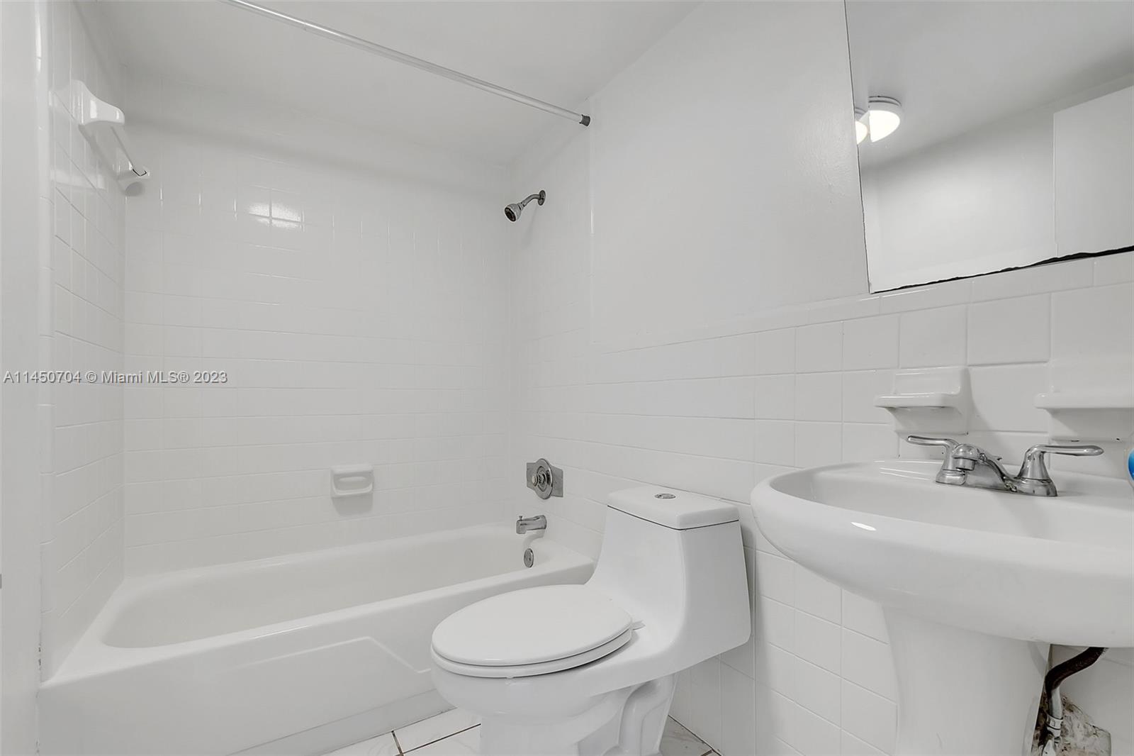 520 NE 38th St Unit: 6