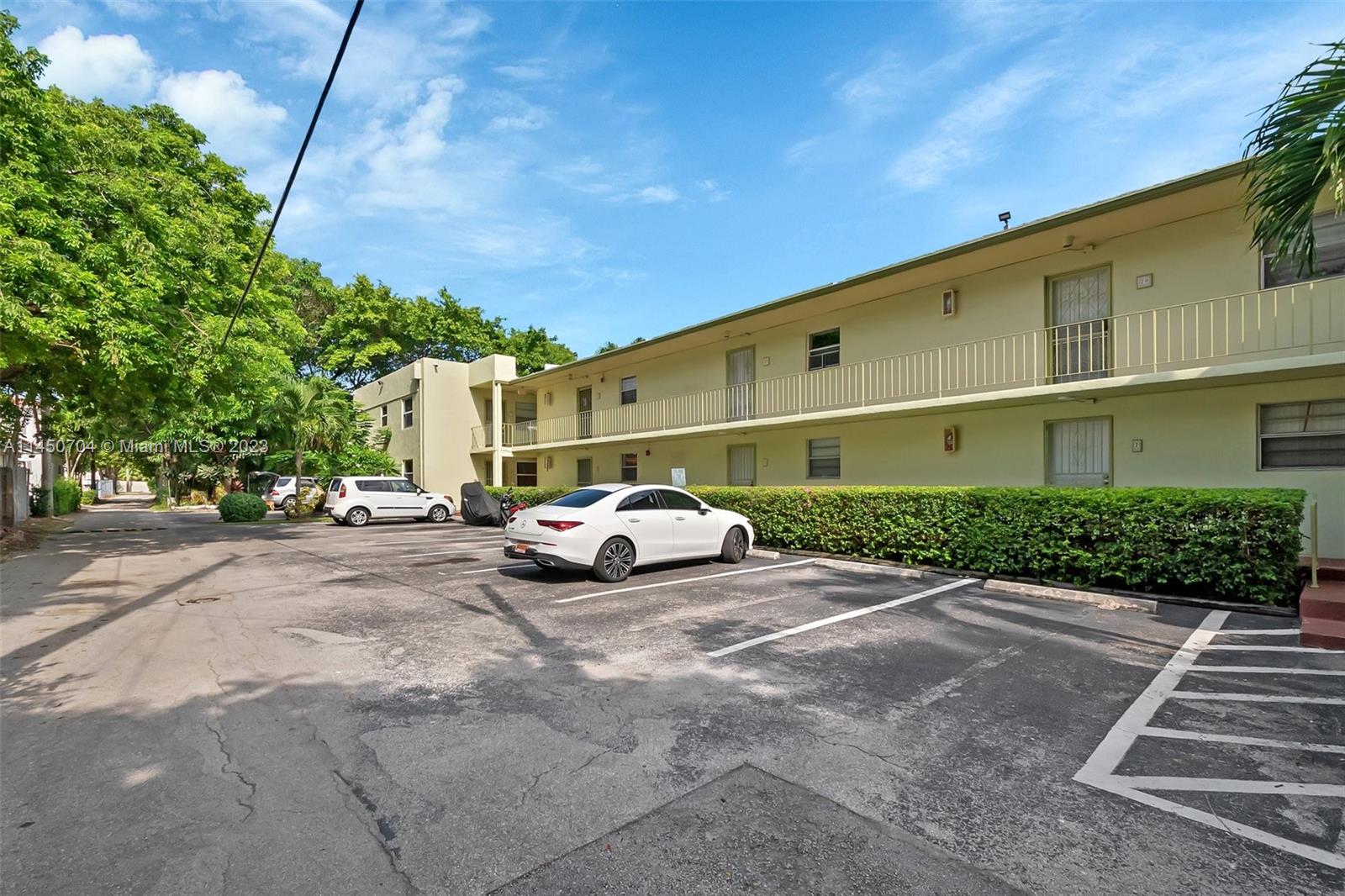 520 NE 38th St Unit: 6