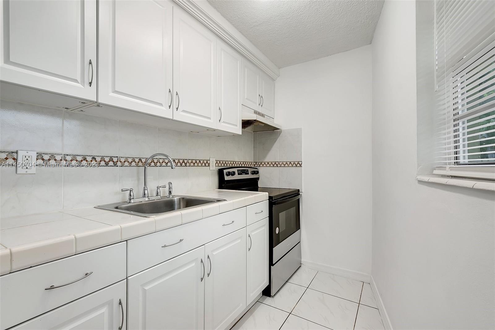 520 NE 38th St Unit: 6