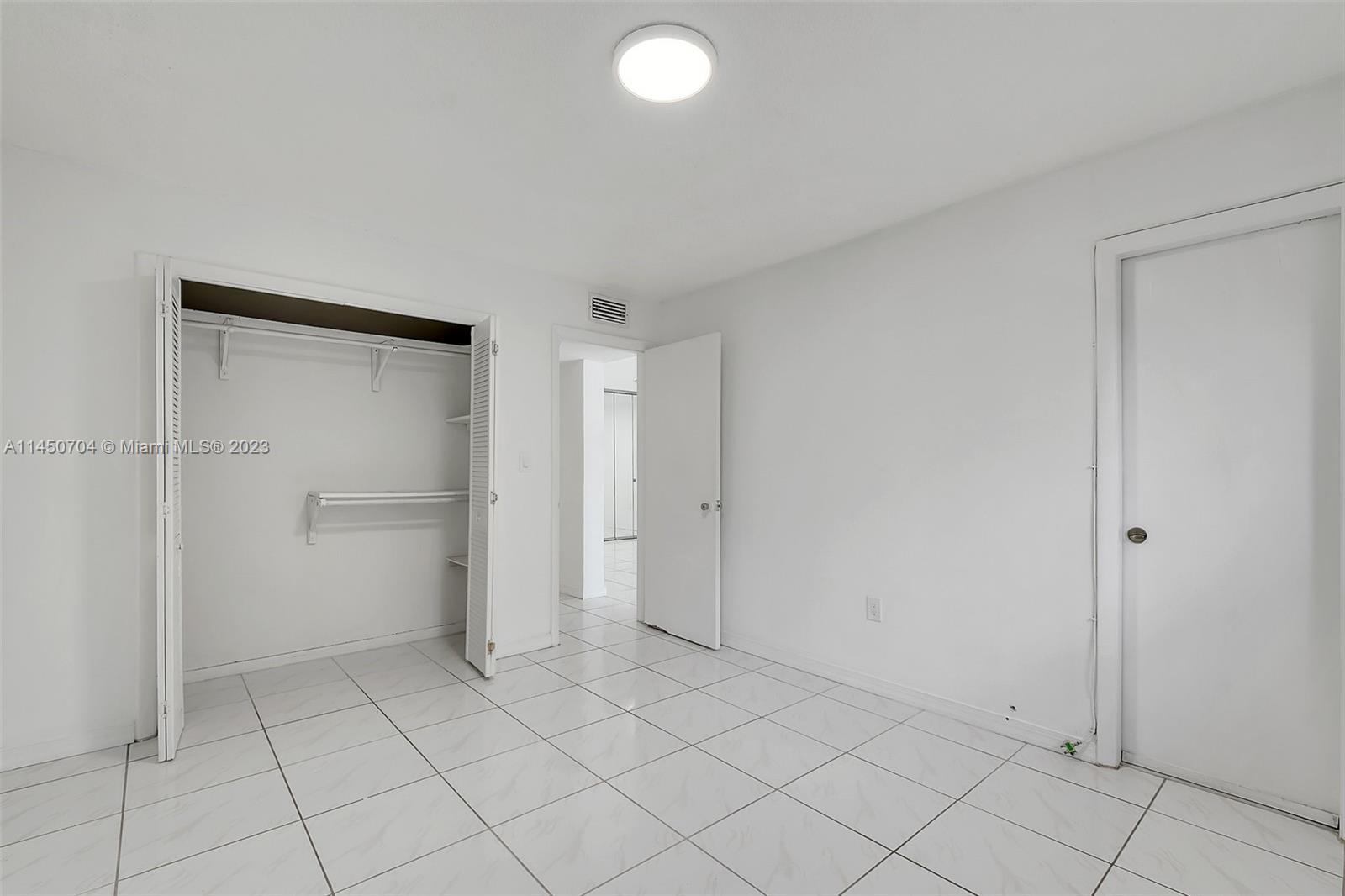 520 NE 38th St Unit: 6