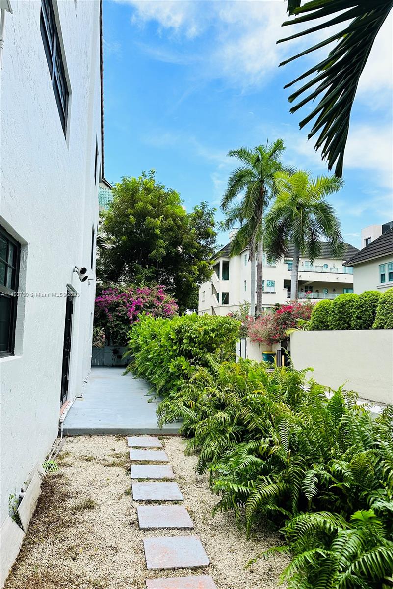 609 Almeria Ave Unit: 103