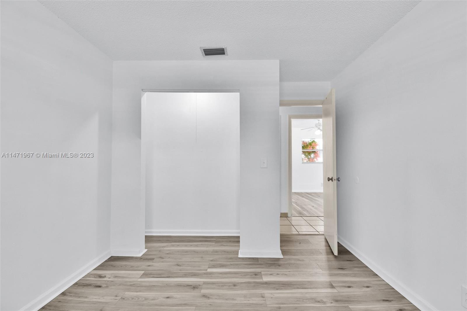 204 SE 8th St