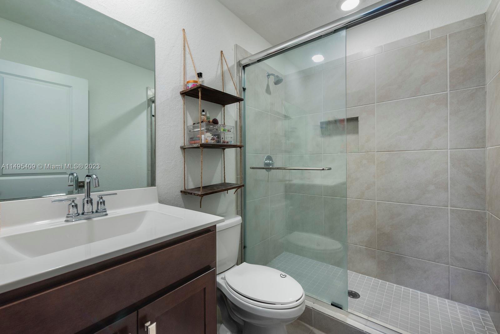 1045 SE 23rd Ter
