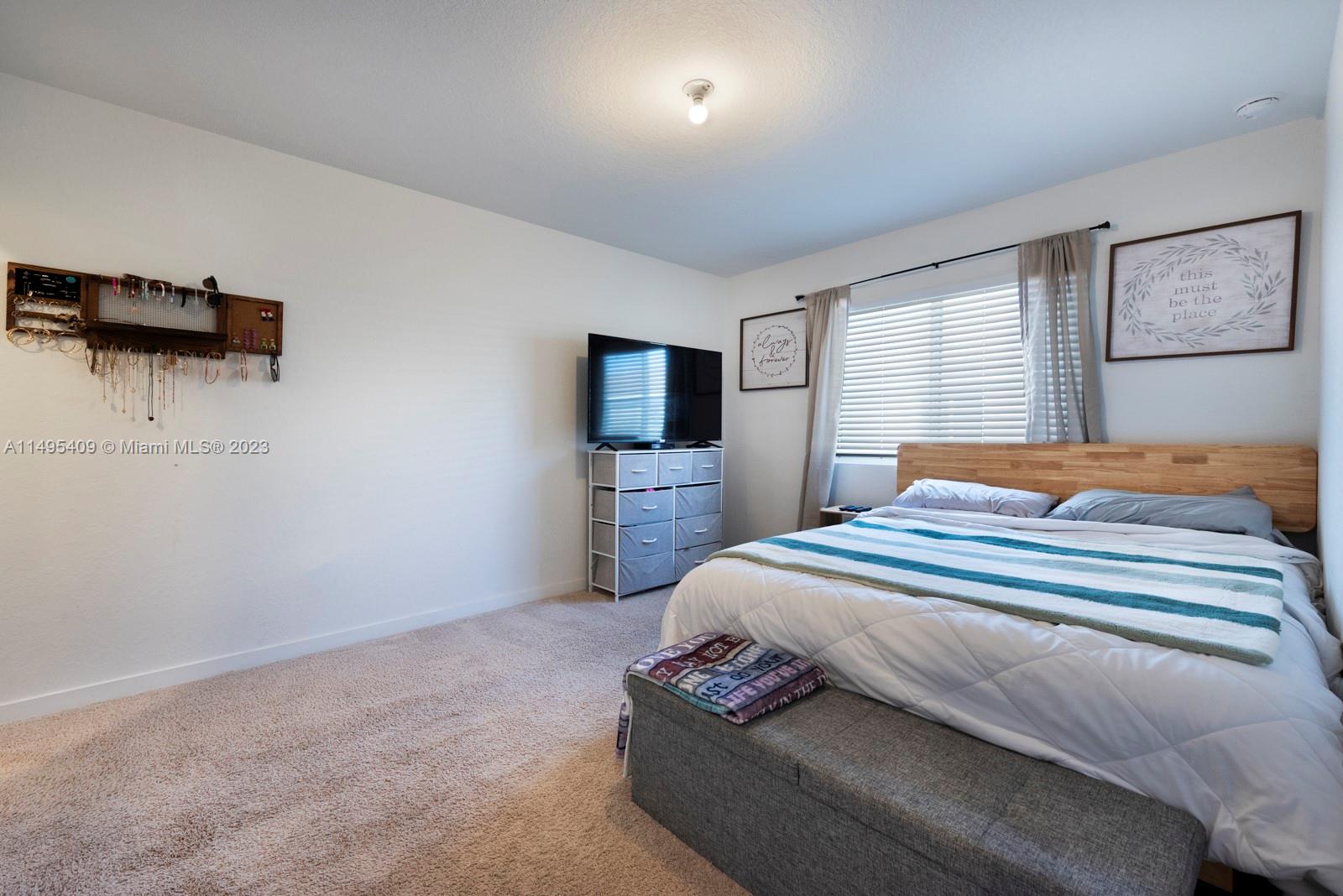 1045 SE 23rd Ter