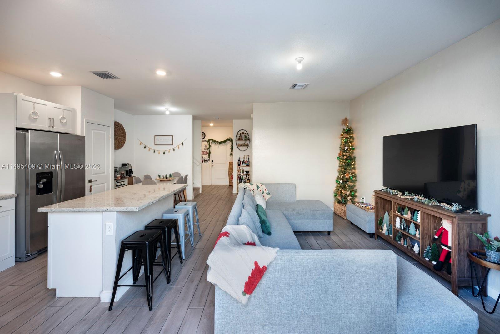 1045 SE 23rd Ter