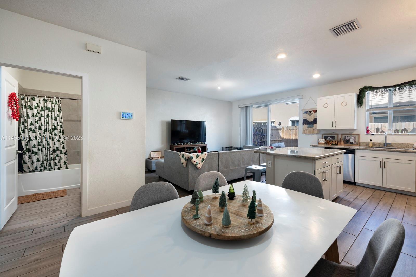 1045 SE 23rd Ter