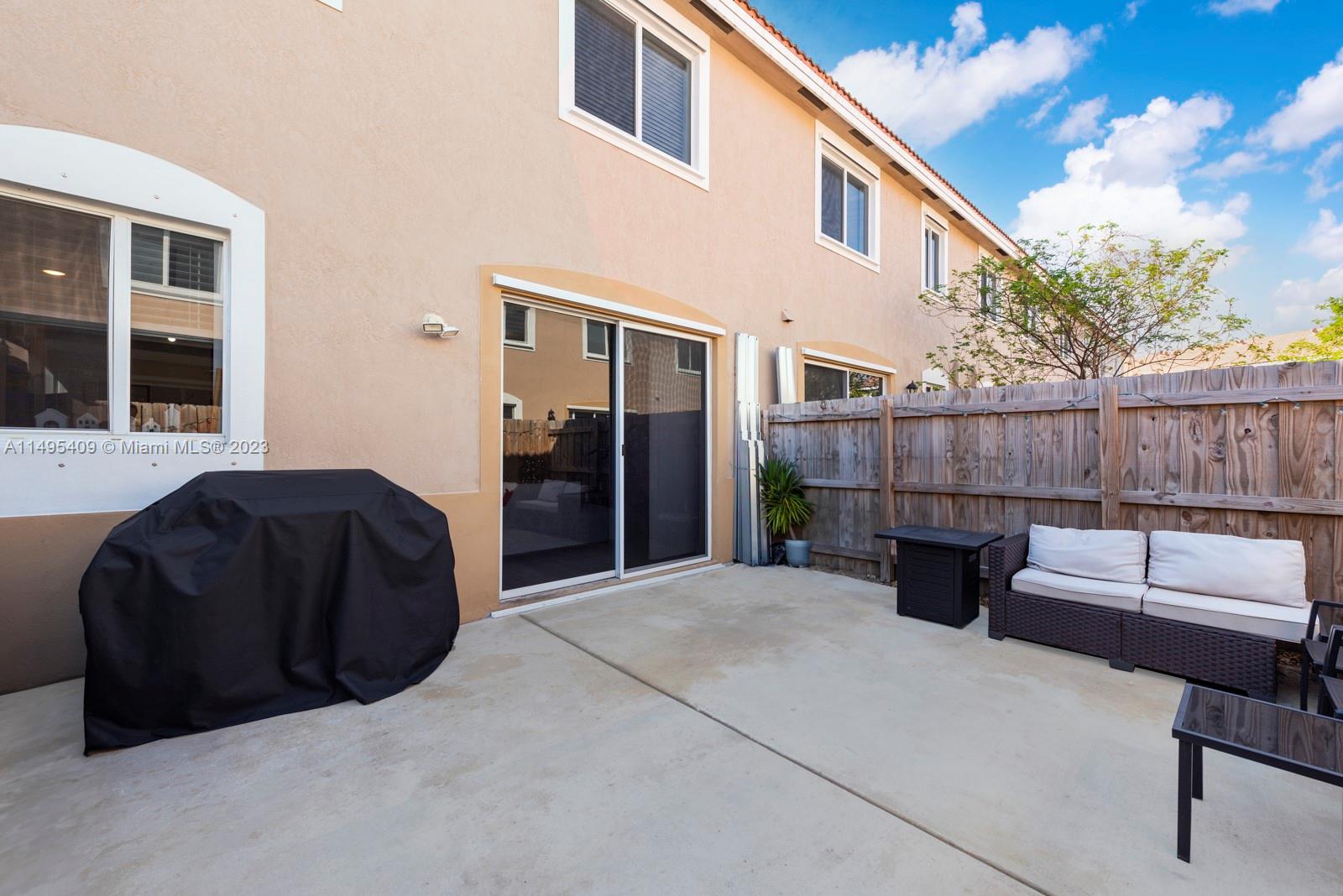 1045 SE 23rd Ter
