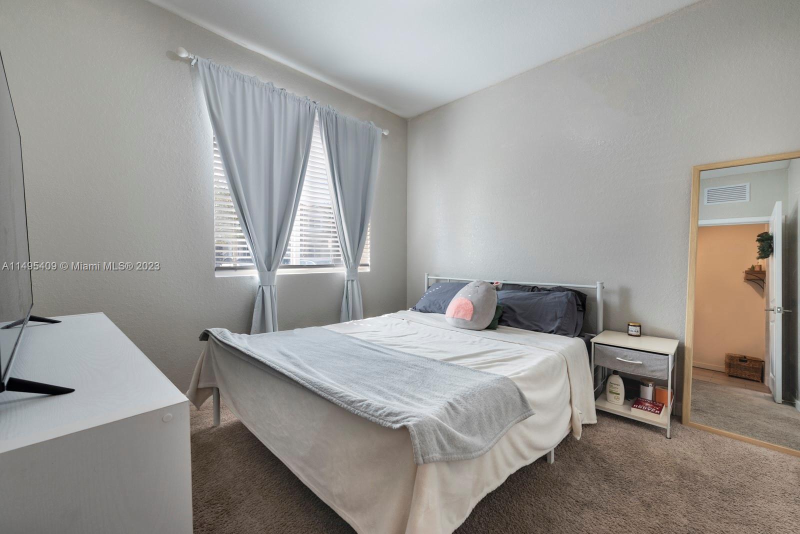1045 SE 23rd Ter