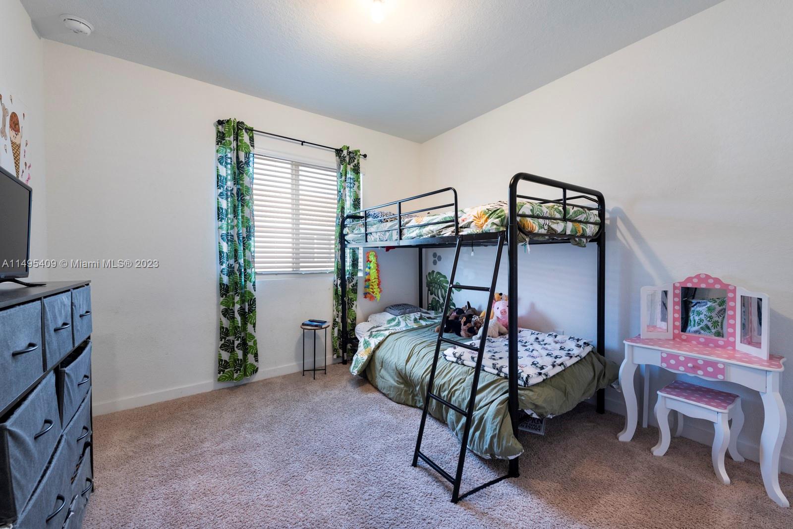1045 SE 23rd Ter