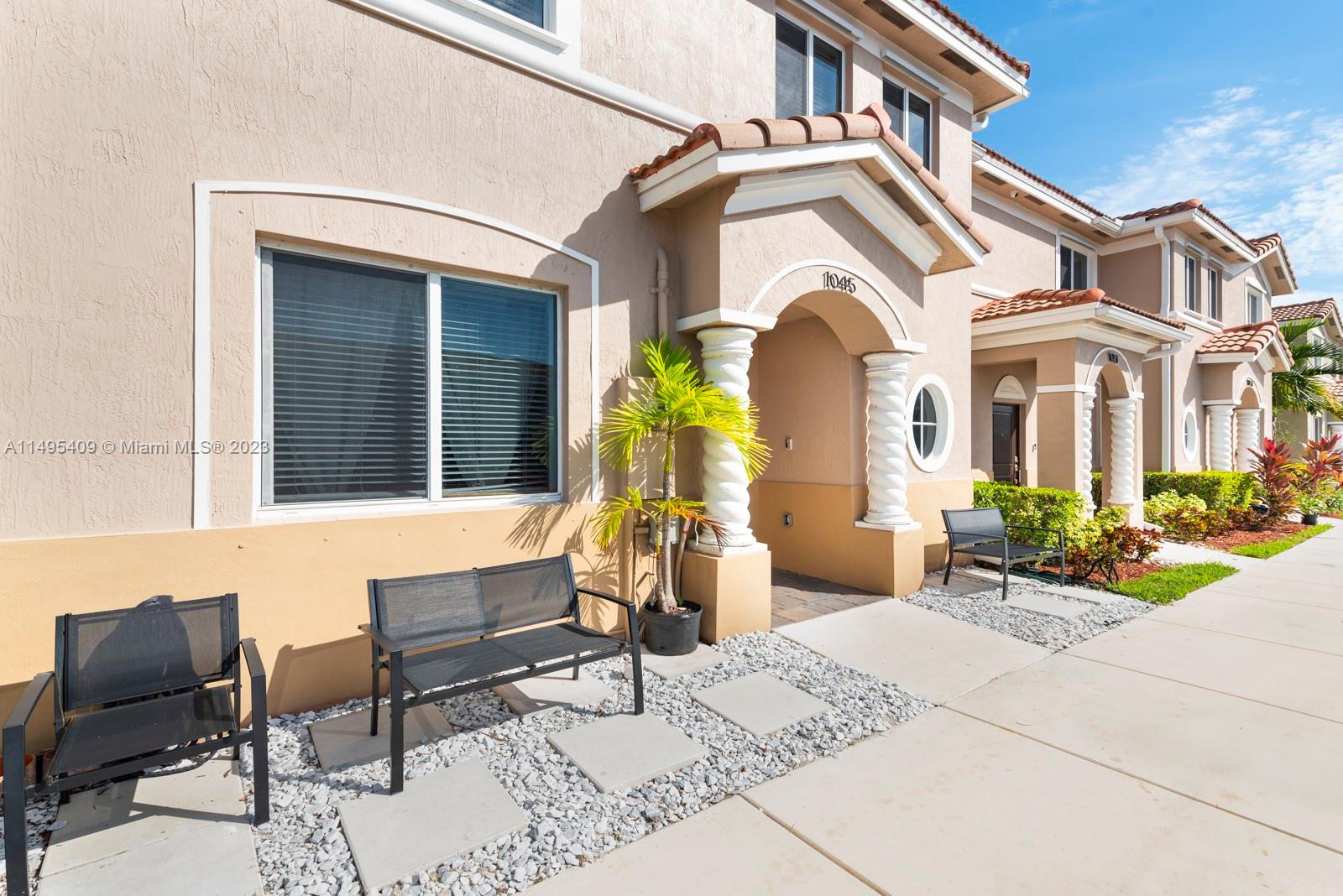1045 SE 23rd Ter