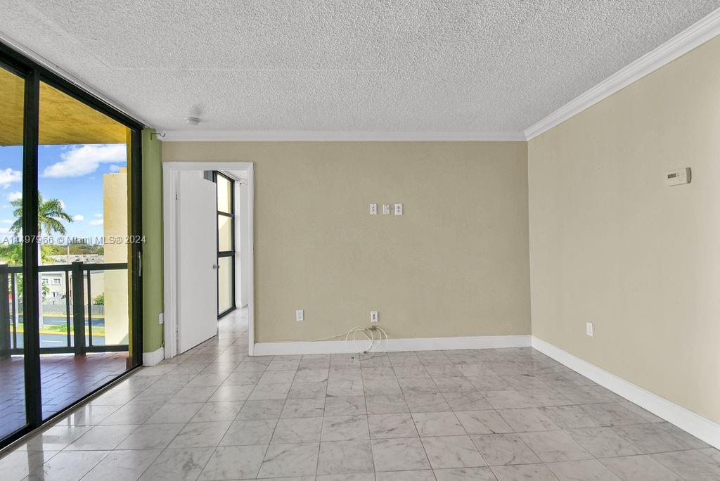 11800 SW 18th St # 4 Unit: 529-4