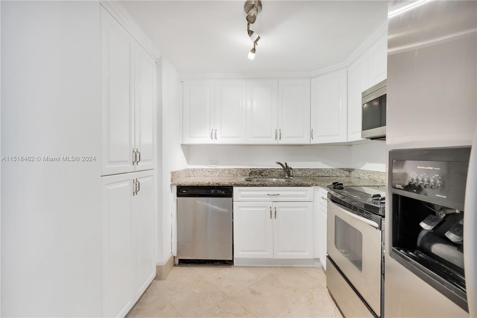 905 Brickell Bay Dr # 2028