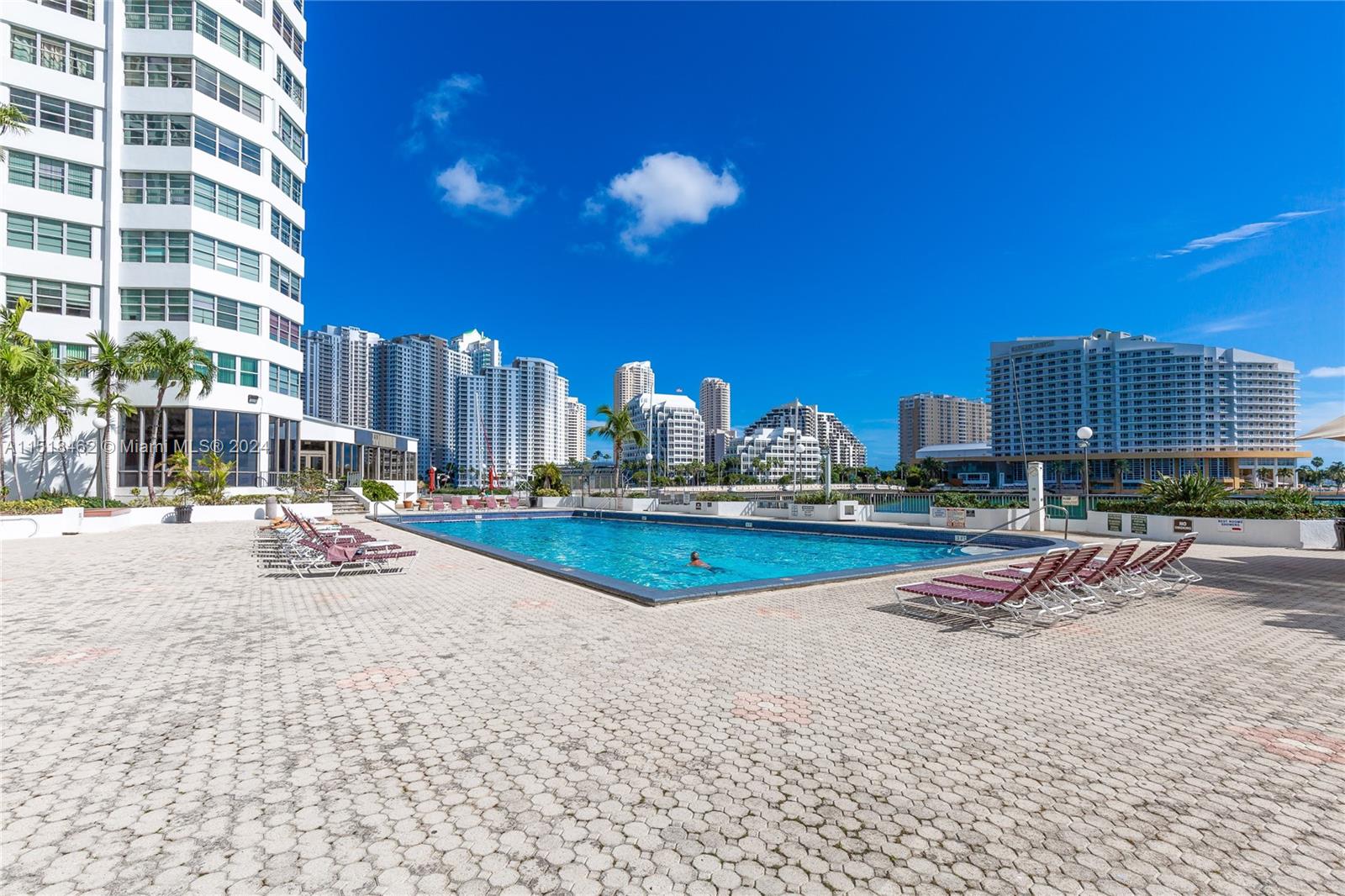 905 Brickell Bay Dr # 2028
