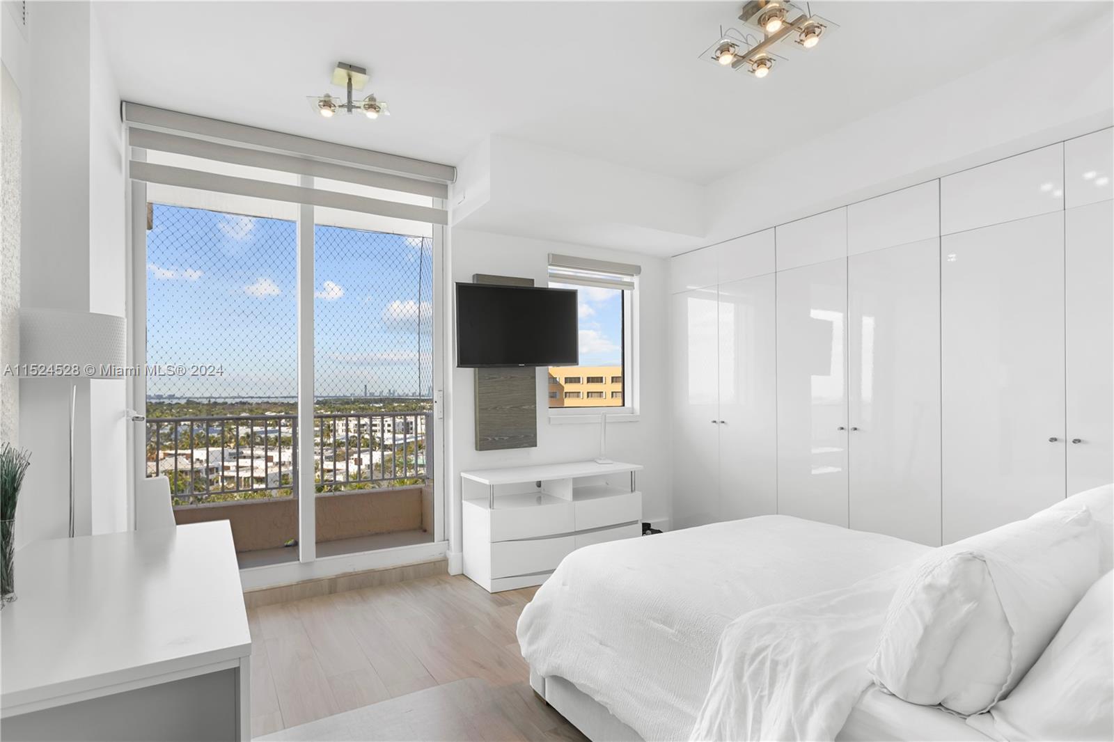 781 Crandon Blvd Unit: 805