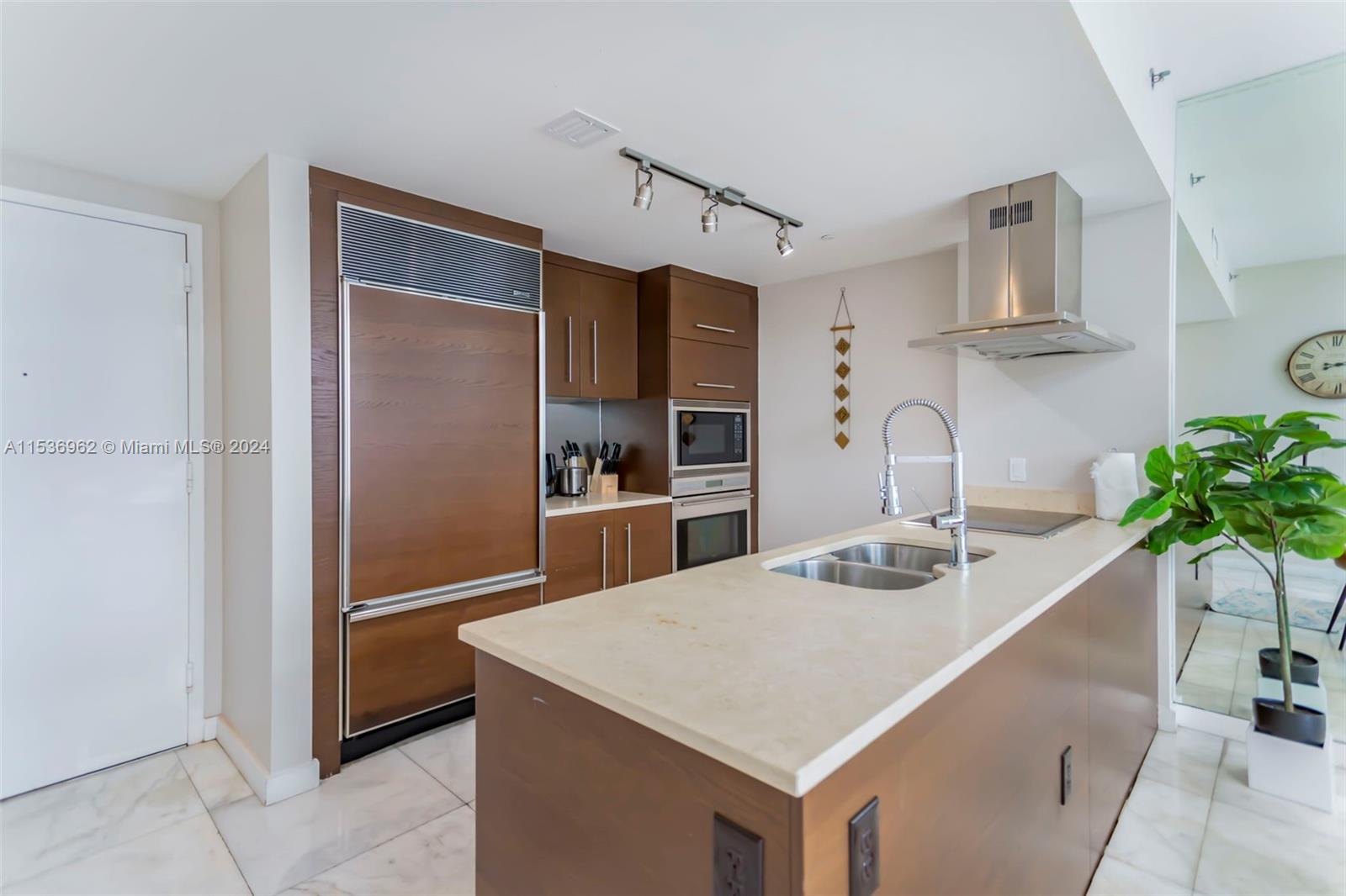 485 Brickell Ave # 2103