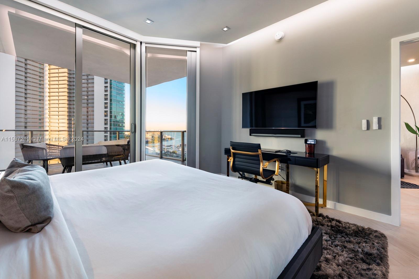 851 NE 1st Ave # 2505