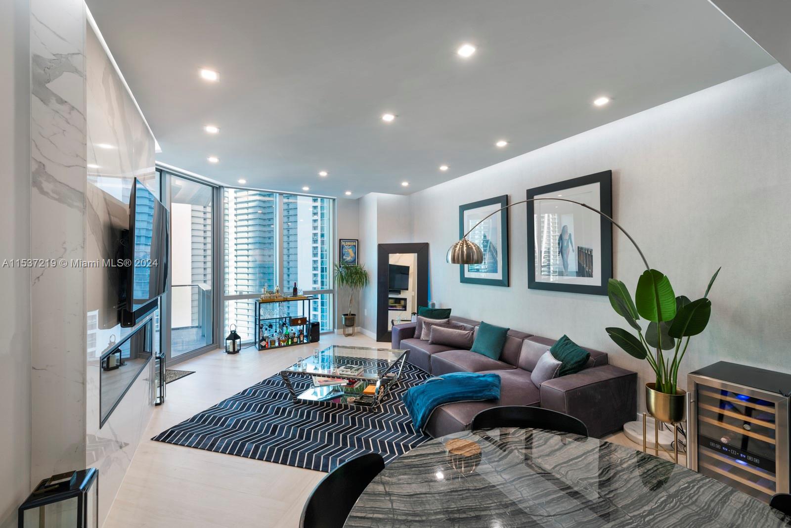 851 NE 1st Ave # 2505