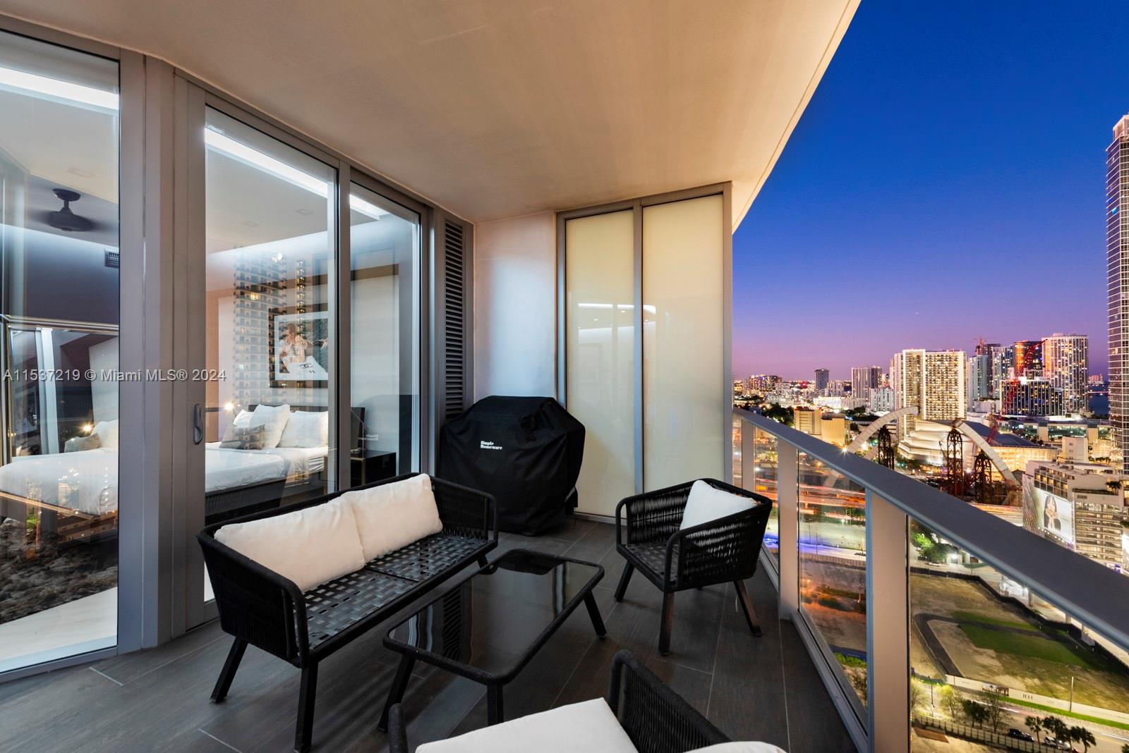 851 NE 1st Ave # 2505