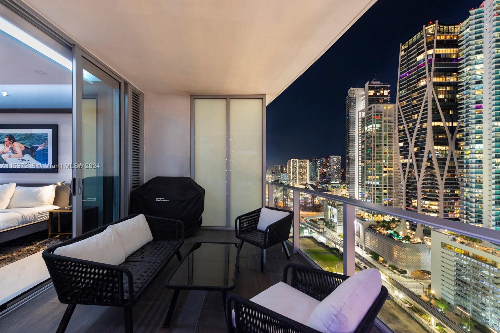 851 NE 1st Ave # 2505