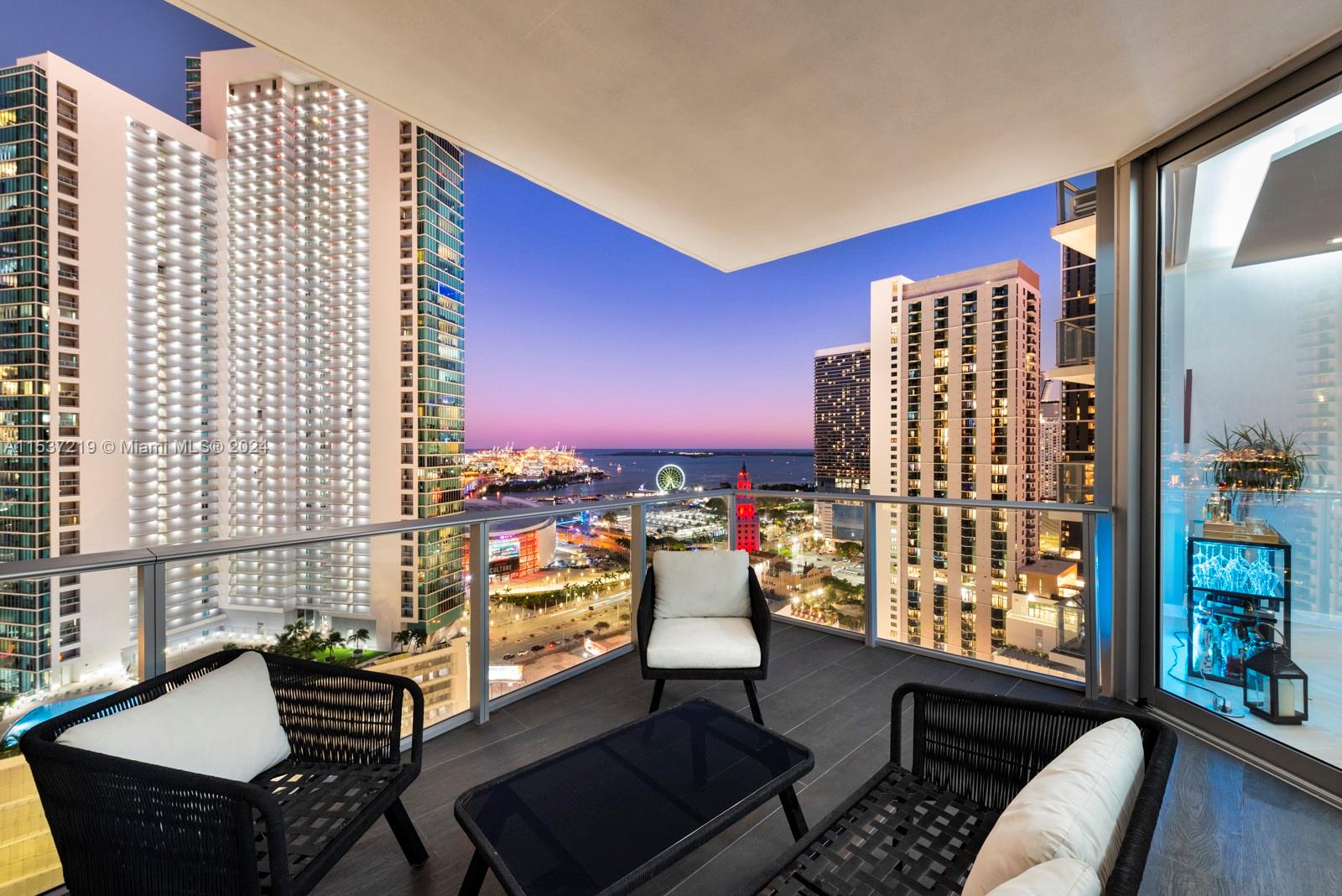 851 NE 1st Ave # 2505