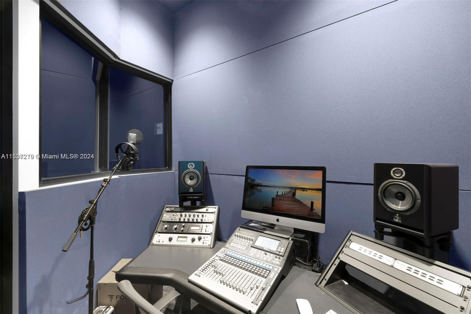 851 NE 1st Ave # 2505