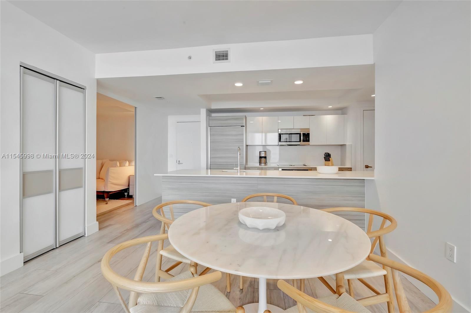 121 NE 34th St # 2407