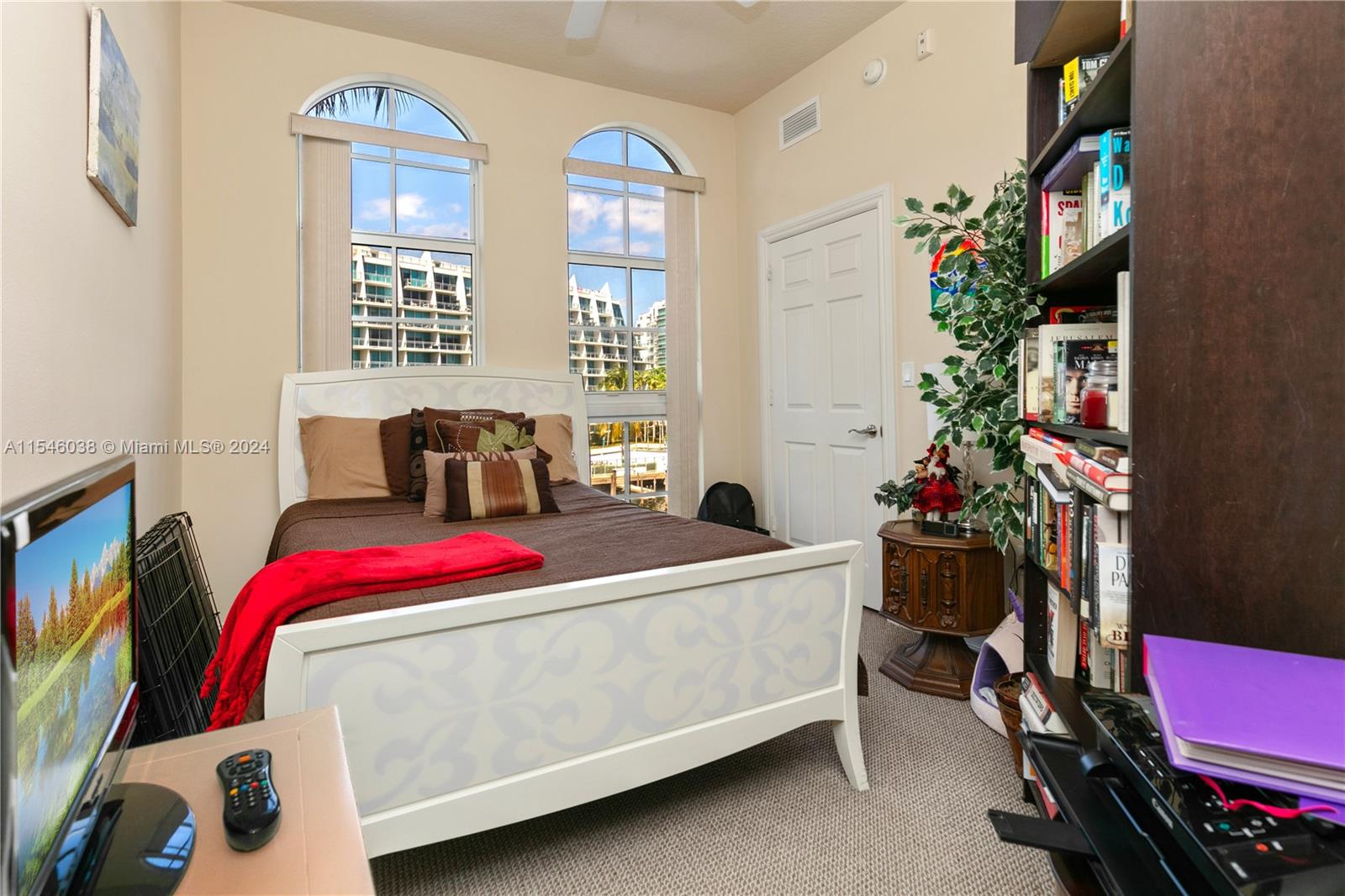 3001 NE 185th St # 317