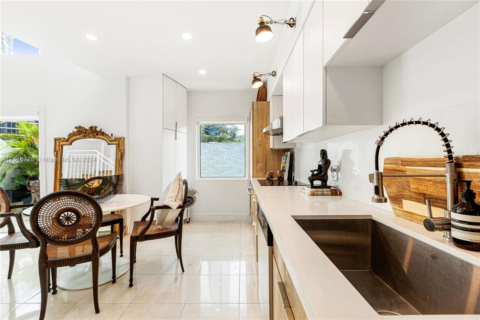 1528 Brickell Ave # 211