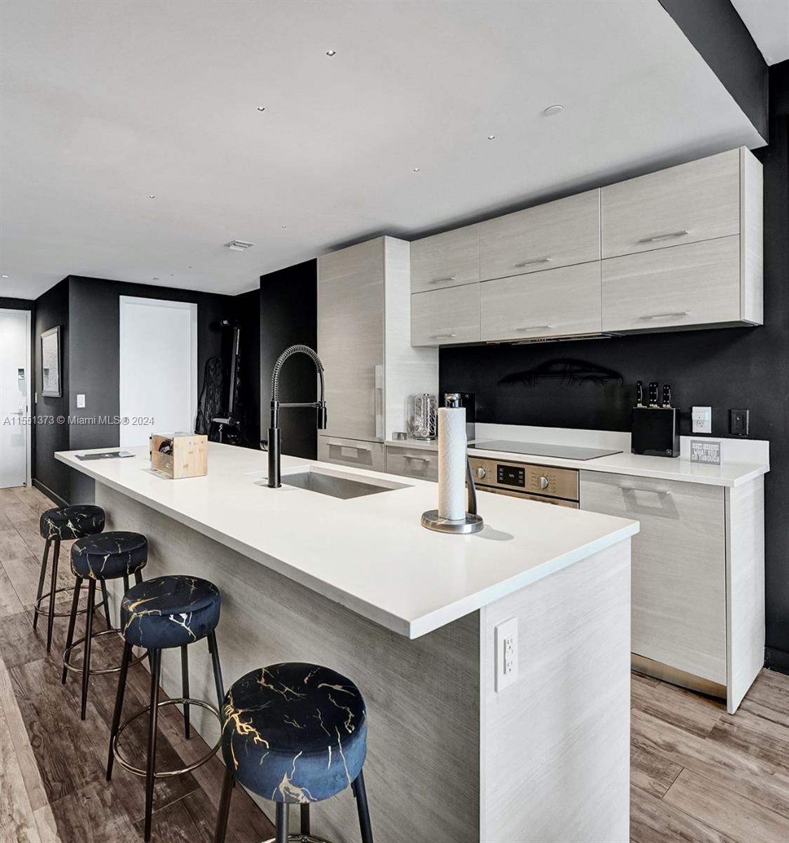 650 NE 32nd St # 3602