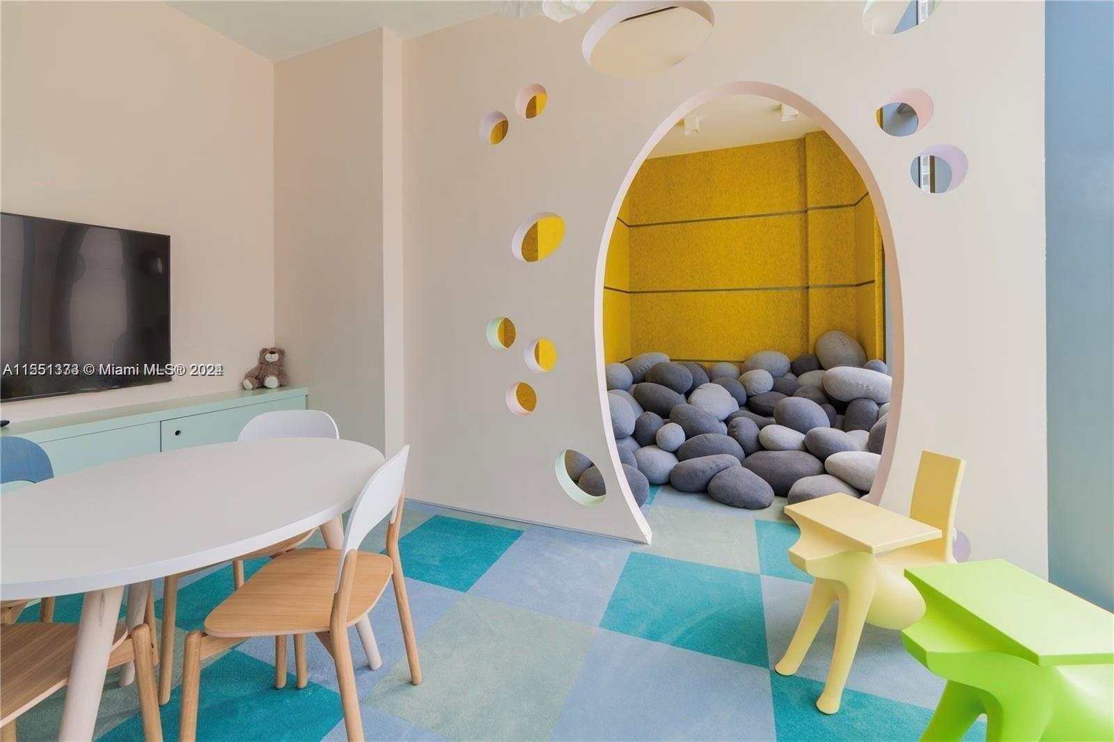 650 NE 32nd St # 3602