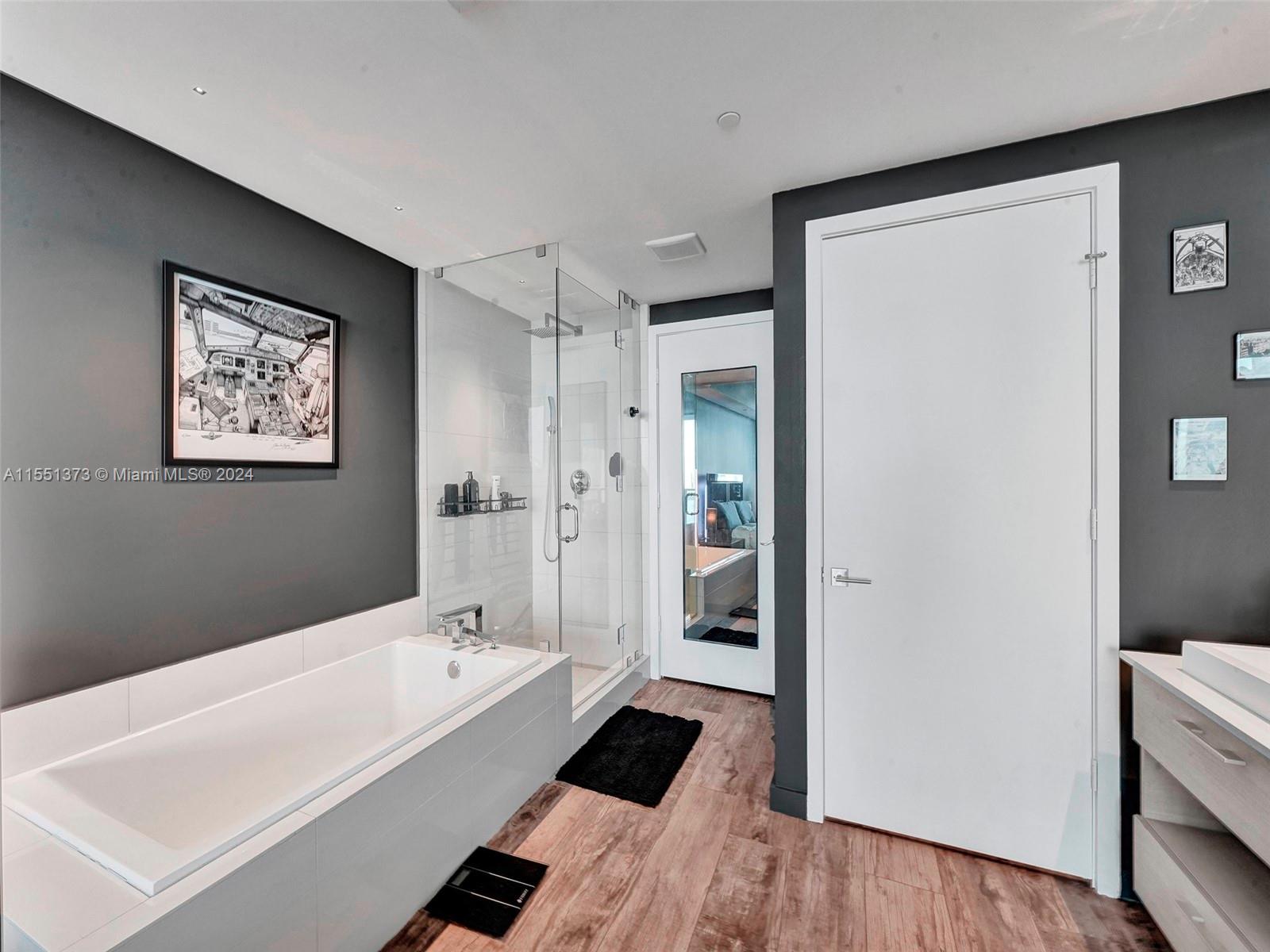 650 NE 32nd St # 3602