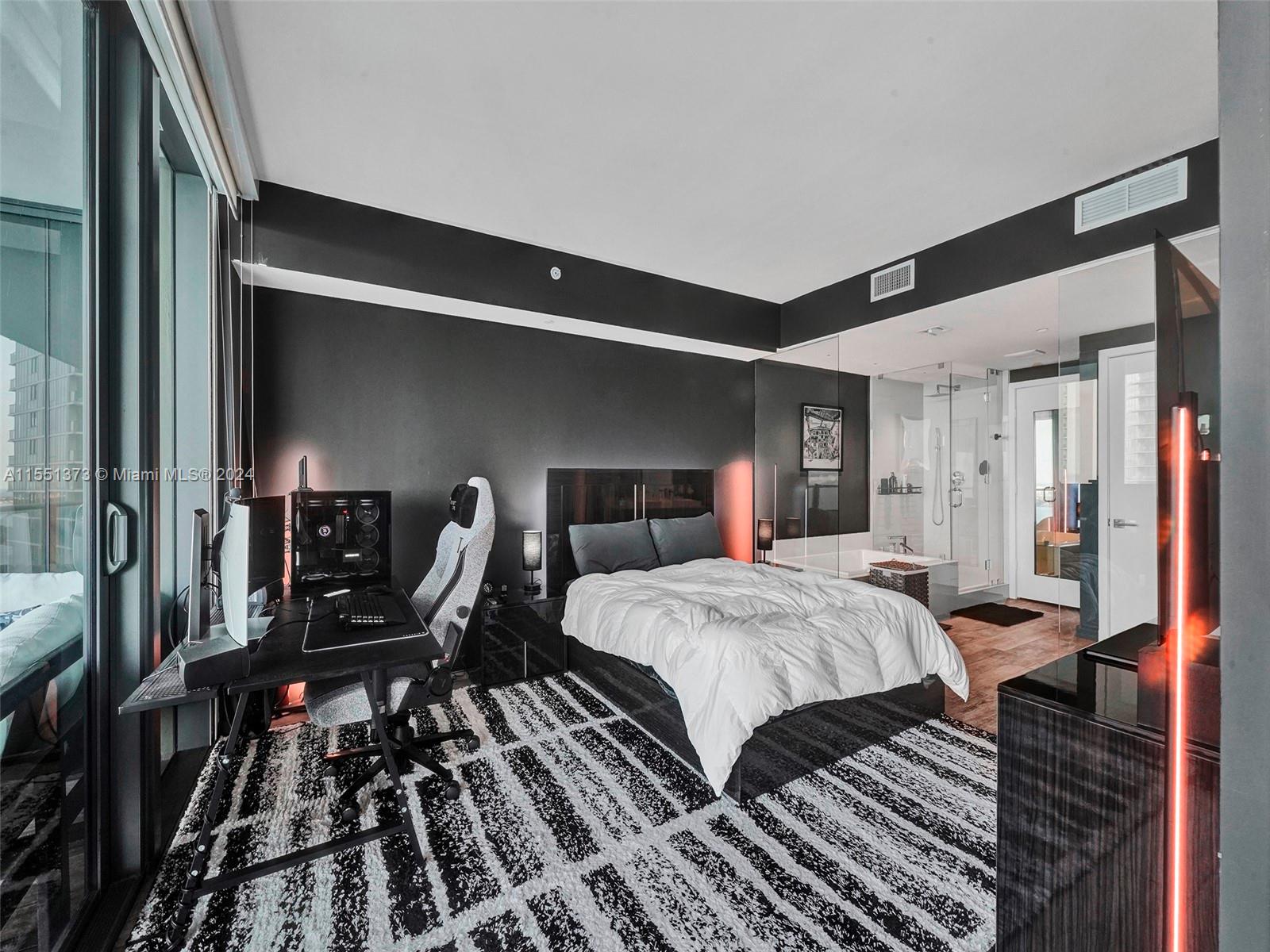 650 NE 32nd St # 3602