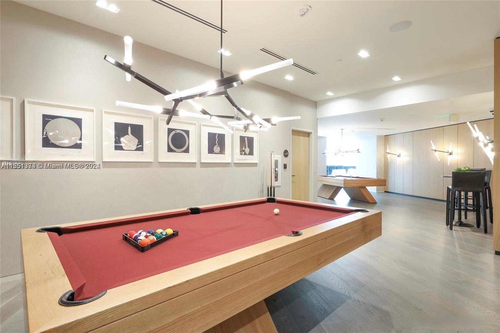 650 NE 32nd St # 3602