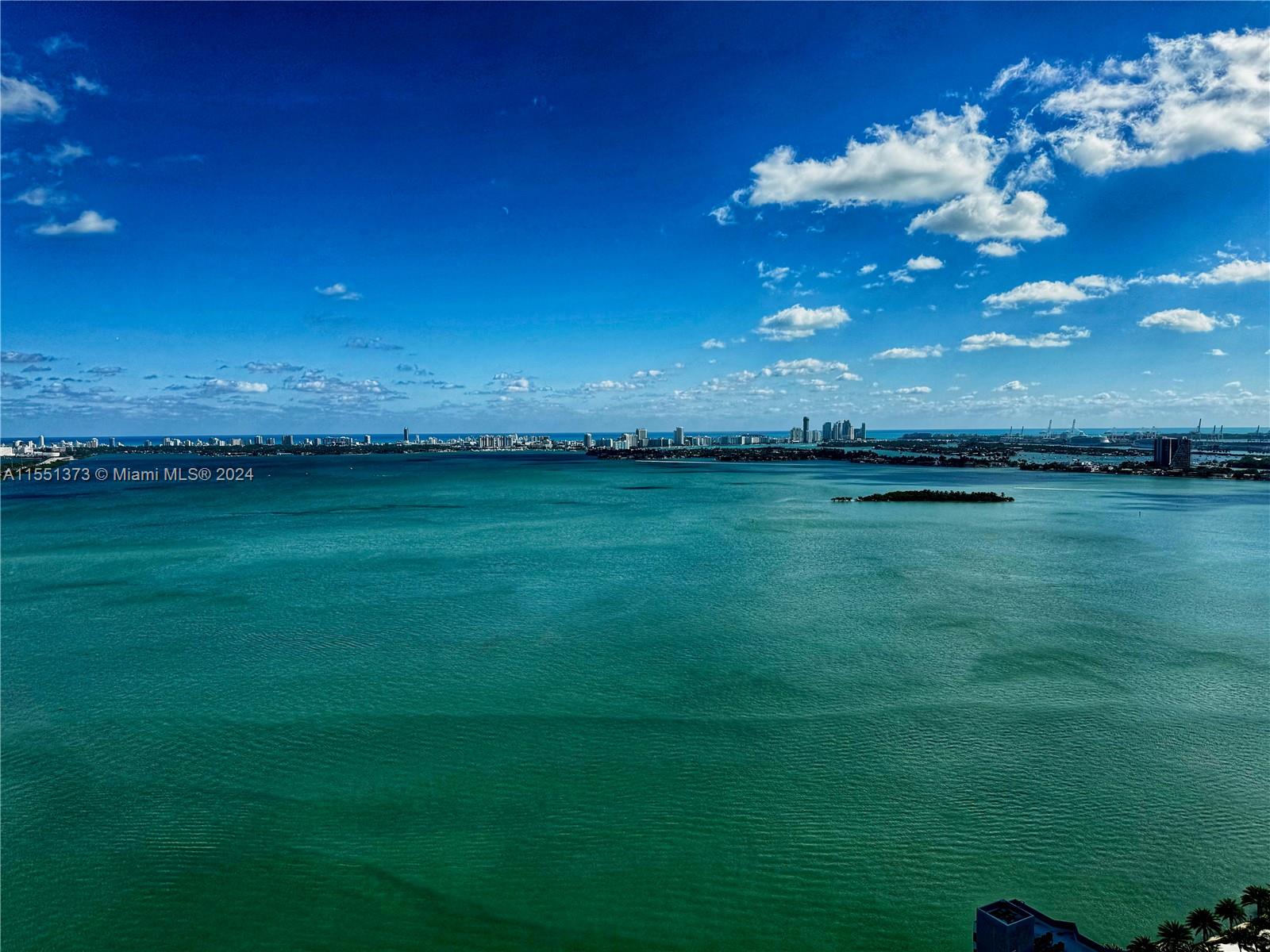 650 NE 32nd St # 3602