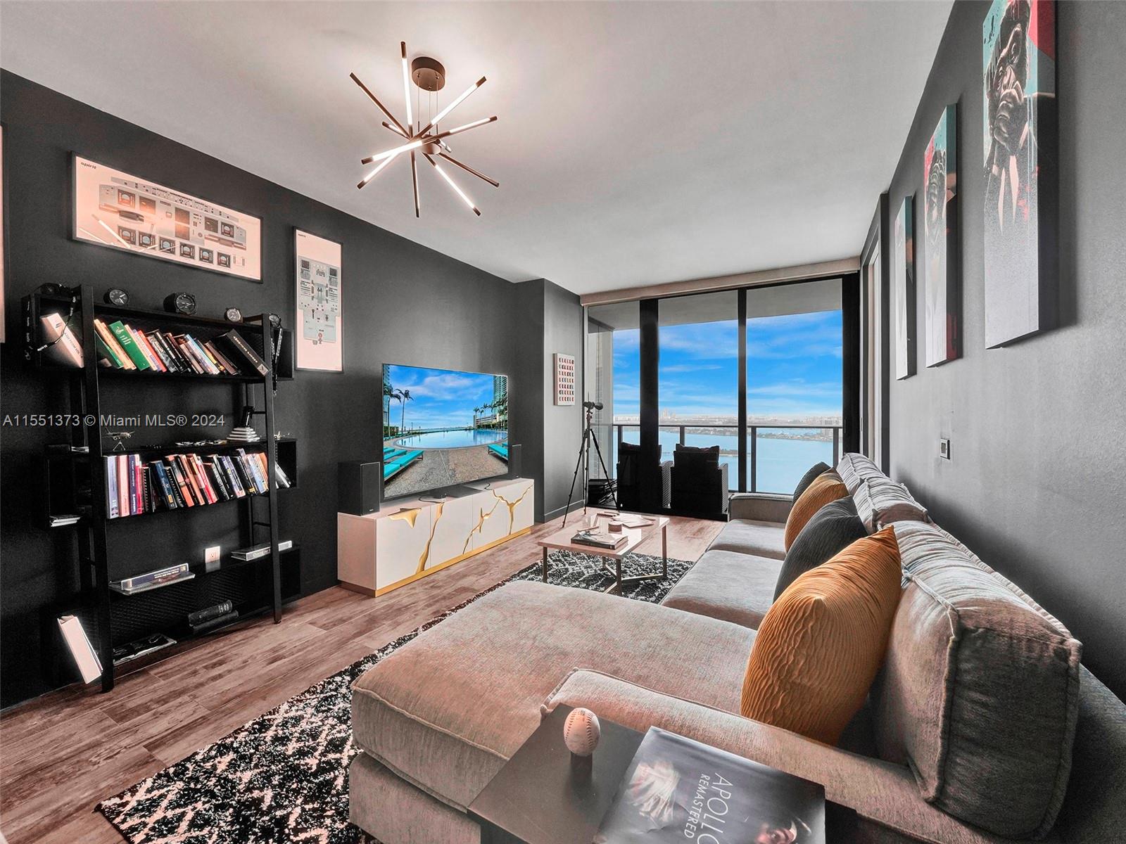 650 NE 32nd St # 3602