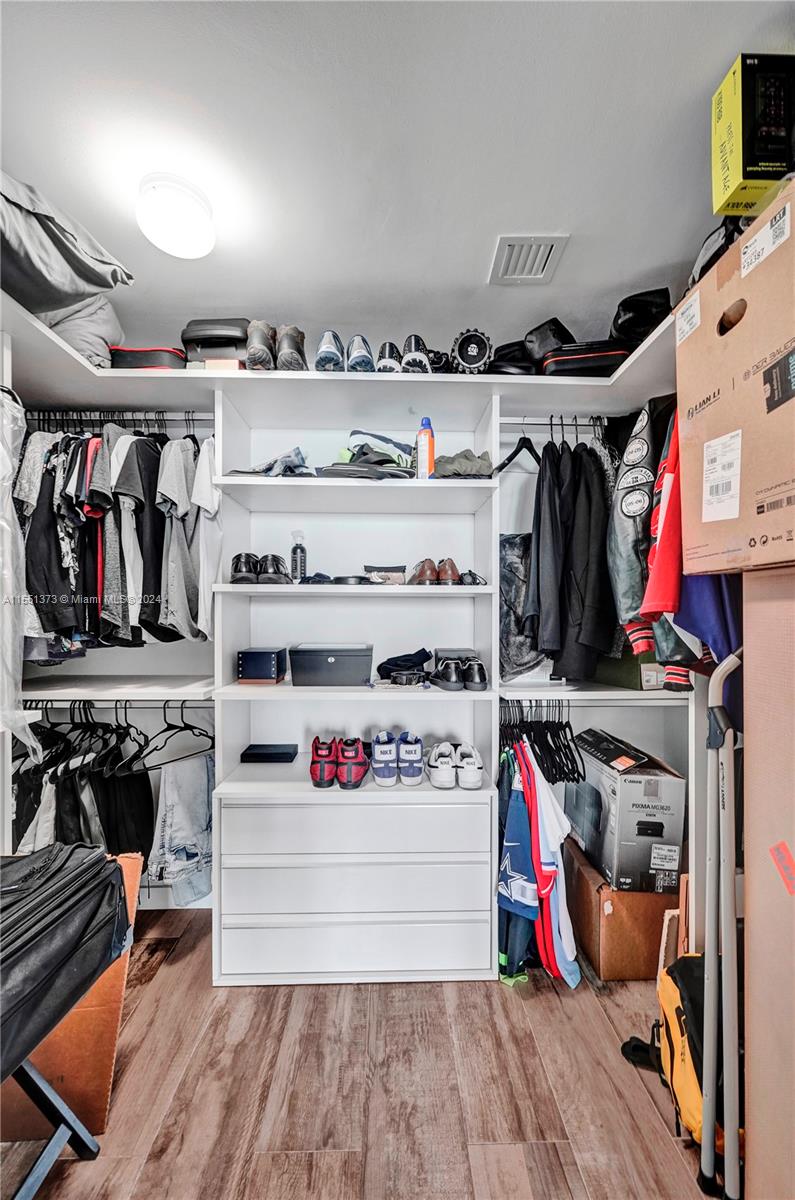 650 NE 32nd St # 3602