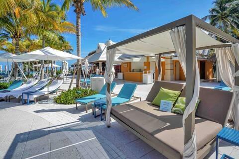 455 Grand Bay Dr # 718