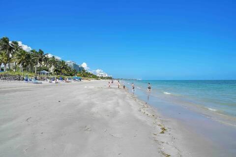 455 Grand Bay Dr # 718